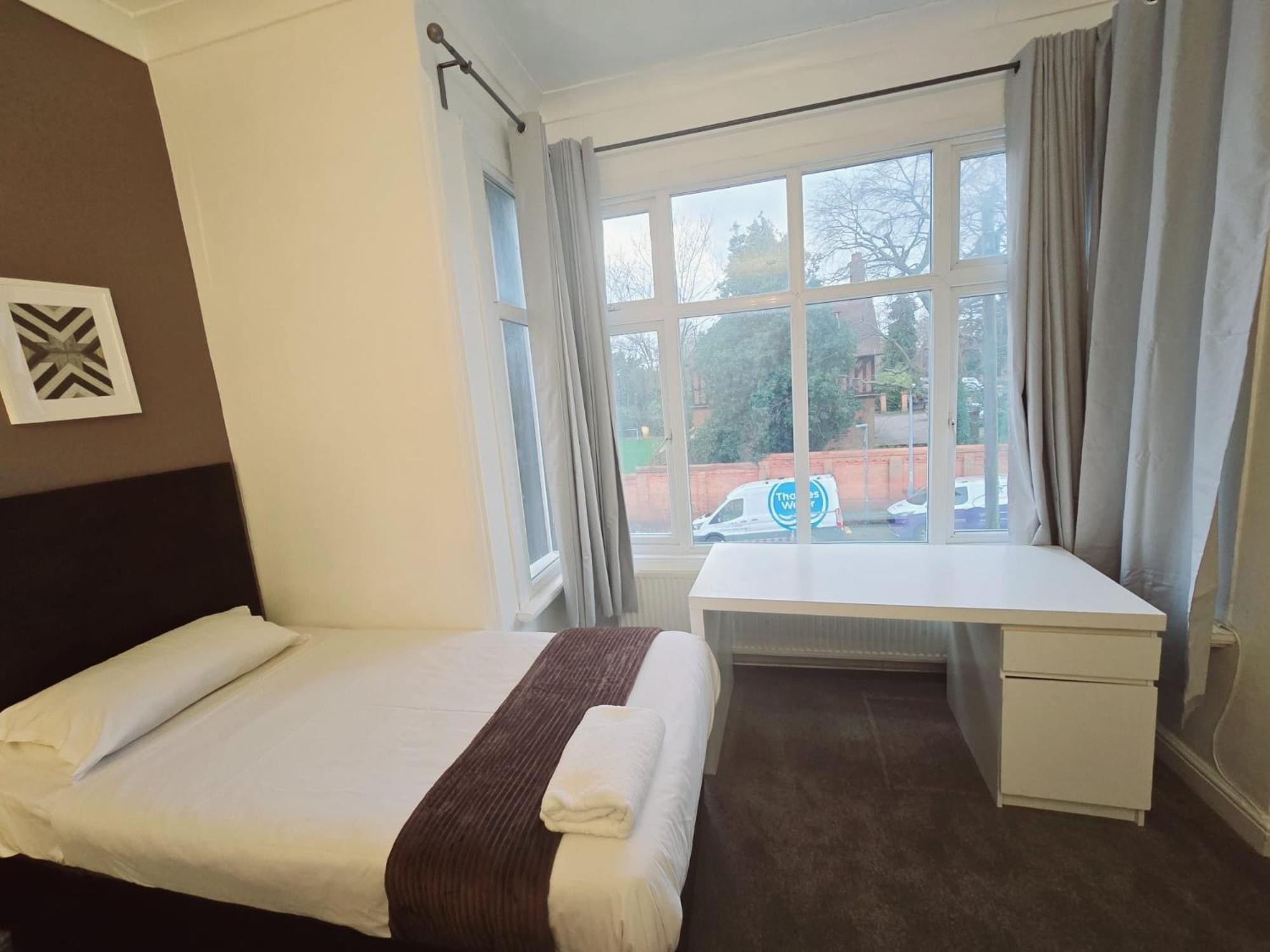 Kingswood Hotel Мейдънхед Екстериор снимка