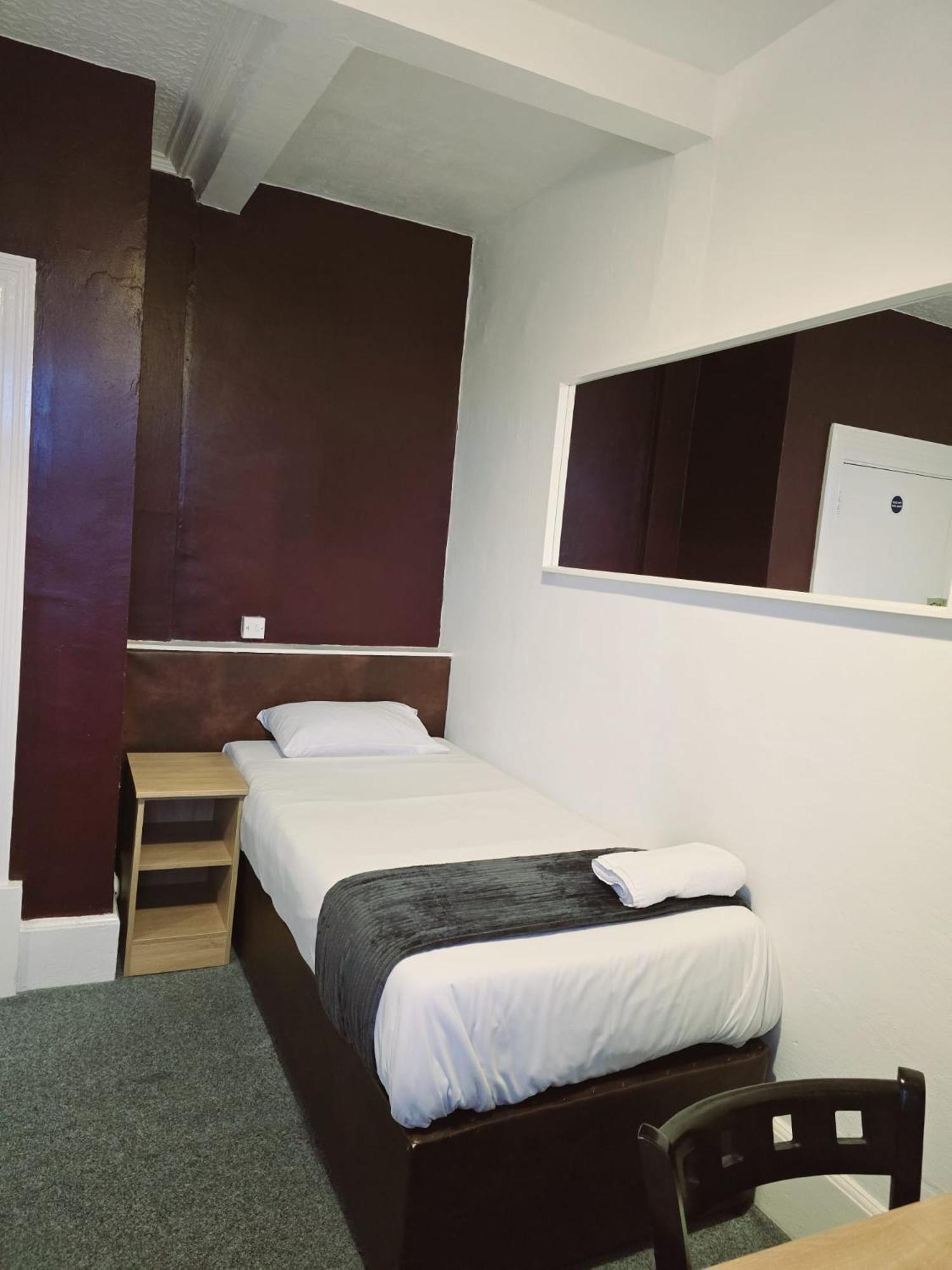 Kingswood Hotel Мейдънхед Екстериор снимка