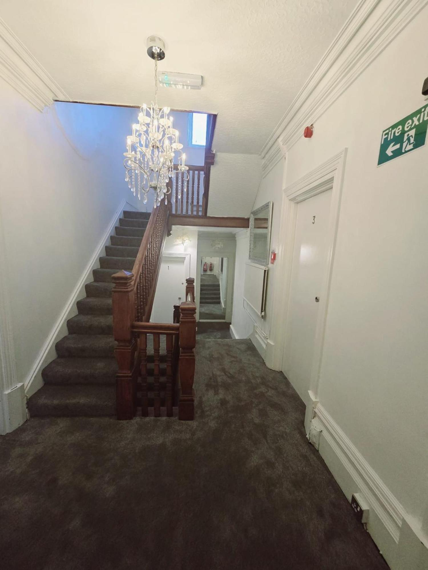Kingswood Hotel Мейдънхед Екстериор снимка